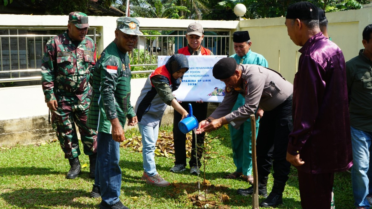 Tanam 2.000 Bibit Pohon, Pertamina EP Lirik Jaga Lingkungan dan Beri Manfaat Ekonomi Warga Inhu dan Pelalawan