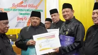Syah Afandin Terima Penghargaan PB MABMI