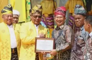Di Hari Jadi ke 73 Kalsel, Dua PB Kelapa Sawit Diganjar Penghargaan Berbeda