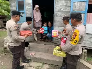 Kamis Barokah, Kapolsek Merbau Bantu Dua Balita Penderita Stunting