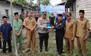Baksos, Kapolres Meranti Serahkan Sumur Bor dan Pompa Air di Banglas