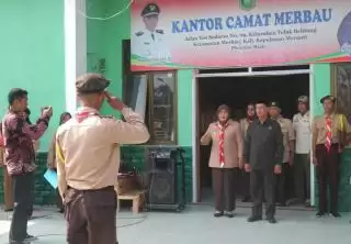 Dikukuhkan, 14 Pramuka Penggalang Kwarran Jadi Pramuka Garuda di Merbau