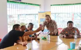 'Jumat Curhat', Polres Meranti Tampung Aspirasi Porter dan Becak Ojek