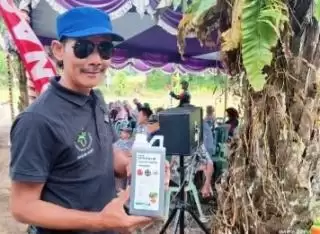 Enggak Ada Salahnya Dicoba! Probost Pengganti Pupuk Kimia Solusi Trek Sawit