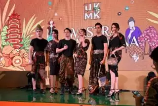 Busana Batik Basis Malam Sawit 'Unjuk Gigi' Go Internasional