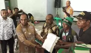 Izin Sawit Perusahaan Dicabut, Bupati Keerom kembalikan ke Masyarakat Adat