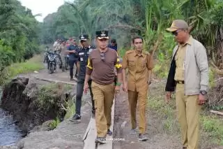 Nelangsa Lihat Infrastruktur Dusun Nerlang, Asmar Perintahkan Dinas Ambil Tindakan
