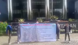 Gelar Aksi Mahasiswa Di KPK, Tuntut Bupati Asahan  Surya Bsc Diperiksa Dan  Ditangkap