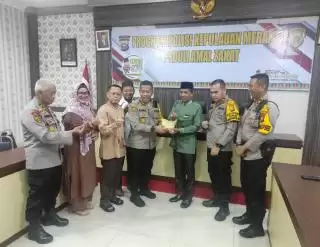 Polres Meranti Serahkan Zakat Profesi Personel ke Baznas Rp33 Juta Lebih