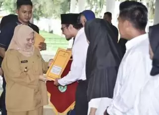 2024, Bupati Bengkalis Serahkan SK Pengangkatan 341 Pendamping Desa dan Kelurahan