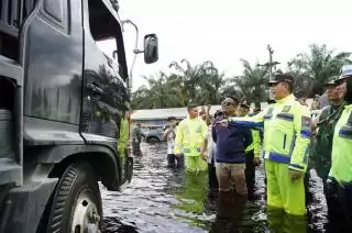 Pelanggan Shopee di Pekanbaru Mohon Bersabar, Paket Terjebak Banjir Pelalawan