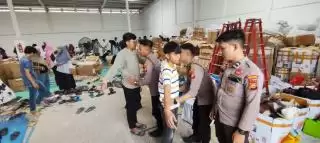Polisi Kawal Ketat Pelipatan Surat Suara di Gudang Logistik KPU Pekanbaru
