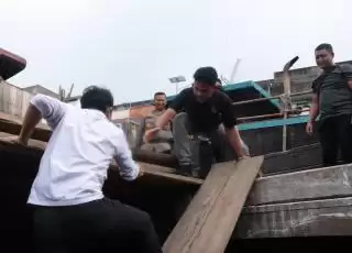 Cek Kapal Pengangkut Logistik Pemilu 2024, Ini Harapan AKBP Kurnia S