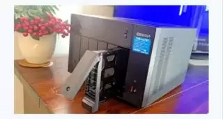 NAS Thunderbolt 4 Bikin Hemat Waktu dan Uang Anda