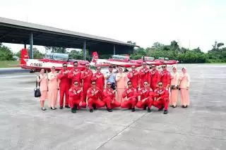 Tampil Memukau di Singapore Air Show 2024, Jupiter Aerobatic Team Kembali ke Tanah Air