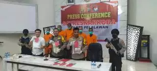 Polres Pelalawan Borgol Pengedar Sabu 5 Kg dan Ribuan Butir Pil Happy Five