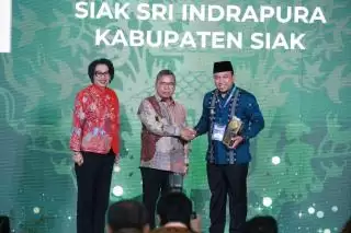 Polesan Alfedri kembali Buahkan Hasil, Siak Dapat Adipura Kota Kecil Terbersih Enam Kali Berturut-turut