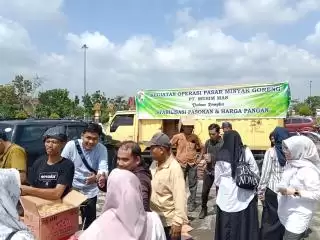 Dukung Program Pemerintah, PT Musim Mas Salurkan Ribuan Liter Migor