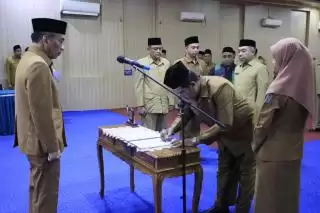 Pengambilan Sumpah Jabatan dan Pelantikan Pejabat Administrator dan Pejabat Pengawas di Lingkungan Pemko Binjai