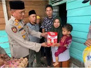 Polsek Merbau Beri Bantuan ke Anak Stanting di Awal Ramadhan