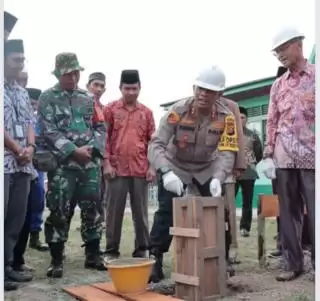 Peletakan Batu Pertama Pos Bhabinkamtibmas Desa Bokor, Ini Asa AKBP Kurnia S
