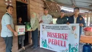 Usung Tema 'Reserse Peduli', Satreskrim Polres Kepulauan Meranti Berbagi Bansos