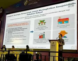 Di IBSE 2024 UKMK Sawit BPDPKS Sm-art Batik Promosi Batik Sawit