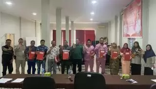 Disbun Bengkalis Bagikan STDB Untuk 4 Poktan Pekebun Sawit di 4 Desa dan Kelurahan