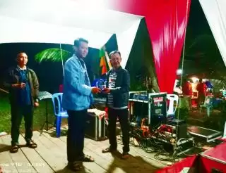 Perpisahan dengan Mahasiswa KKN, Ini Pesan Pj Kepala Desa Alahair