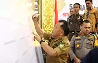 Sosialisasi dan Ikrar Netralitas Lurah dan Kades di Pilbup 2024, Ini Petuah H Asmar