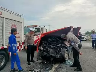 Minibus Seruduk Truk Tangki LPG di Tol Pekanbaru-Dumai, Tiga Orang Tewas