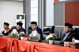 Hj Sumiartini Pimpinan Paripurna Pelantikan 2 Pimpinan DPRD Rohul 2024-2029