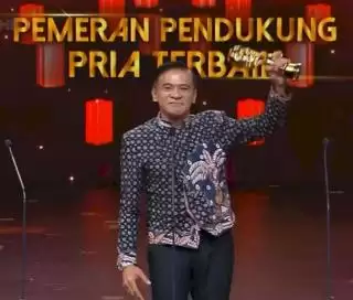 Wow! Donny Damara Kenakan Produk Batik Sawit Smart Batik di Acara IMA 2024