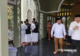 Masa Tenang Pilkada Siak 2024, Alfedri-Husni Ziarah ke Makam Sultan hingga...