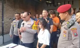 Boru Ambarita Tendang dan Cekik Pencuri Sepeda Motornya