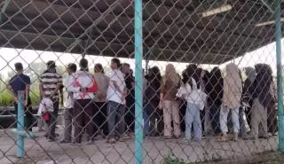 Sudahlah Pembayaran Tertunda, PPTK Bagikan Uang ke Anak-anak Paskibraka di Eks Halte Bus
