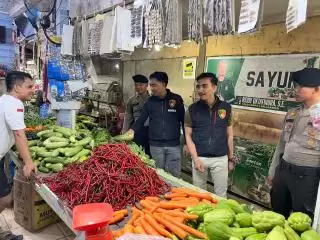 Polres Pelalawan Gelar Patroli Rutin ke Pasar Tradisional Jelang Nataru