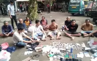 TNI-POLRI Tangkap Puluhan Pelaku dan Bakar Barak Narkoba