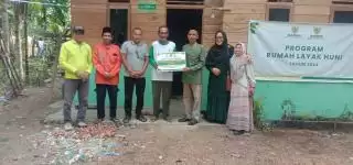 Baznas Pusat dan Baznas Kabupaten Kepulauan Meranti Serahkan RLH ke Penerima