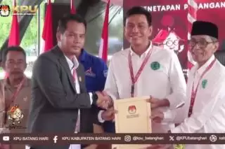 KPU Batang Hari Tetapkan Pasangan Fadhil-Bakhtiar sebagai Bupati dan Wakil Bupati 2025-2030
