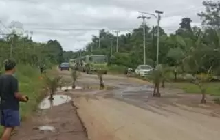 Warga Sekolaq Darat Stop Truk CPO dan Tanam Sawit di Jalan Rusak Picu Perusahaan Cuek