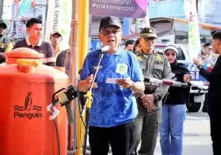 Resmi Buka Festival Perang Air 2025, Ini Kata Plt Bupati Kepulauan Meranti