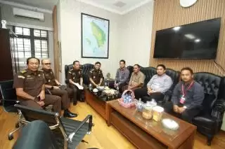 Sempat Ditetapkan DPO, Tersangka Dugaan Korupsi Pemotongan ADD Kota Padangsidimpuan Rp5,7 Miliar Lebih Menyerahkan Diri