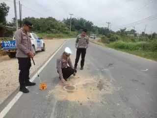 Kecelakaan Beruntun: Satlantas Polres Kuansing Evakuasi Pengendara Motor Meninggal Dunia