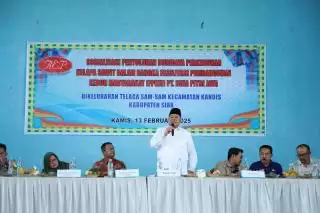 Alfedri Bagikan Sertifikat Tanah Gratis, Petani Sawit di Siak Senang