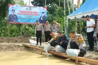 Polres Inhu Tebar 6.000 Benih Ikan Program Pangan Bergizi