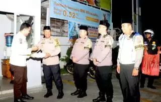 Sahur On The Road, Kapolres Kepulauan Meranti Patroli dan Berbagi Naskot Jelang Sahur