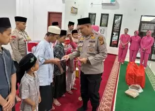 Ramadhan 1446 H, Polsek Batang Cenaku Berbagi Berkah ke Guru Ngaji dan Anak Yatim