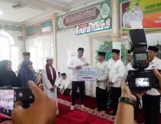 Safari Ramadhan di Masjid Raya Raya Pekan Tebih, Ini Harapan Wabup Rohul