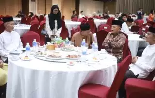 H Asmar Buka Bersama Masyarakat Kepulauan Meranti di Pekanbaru